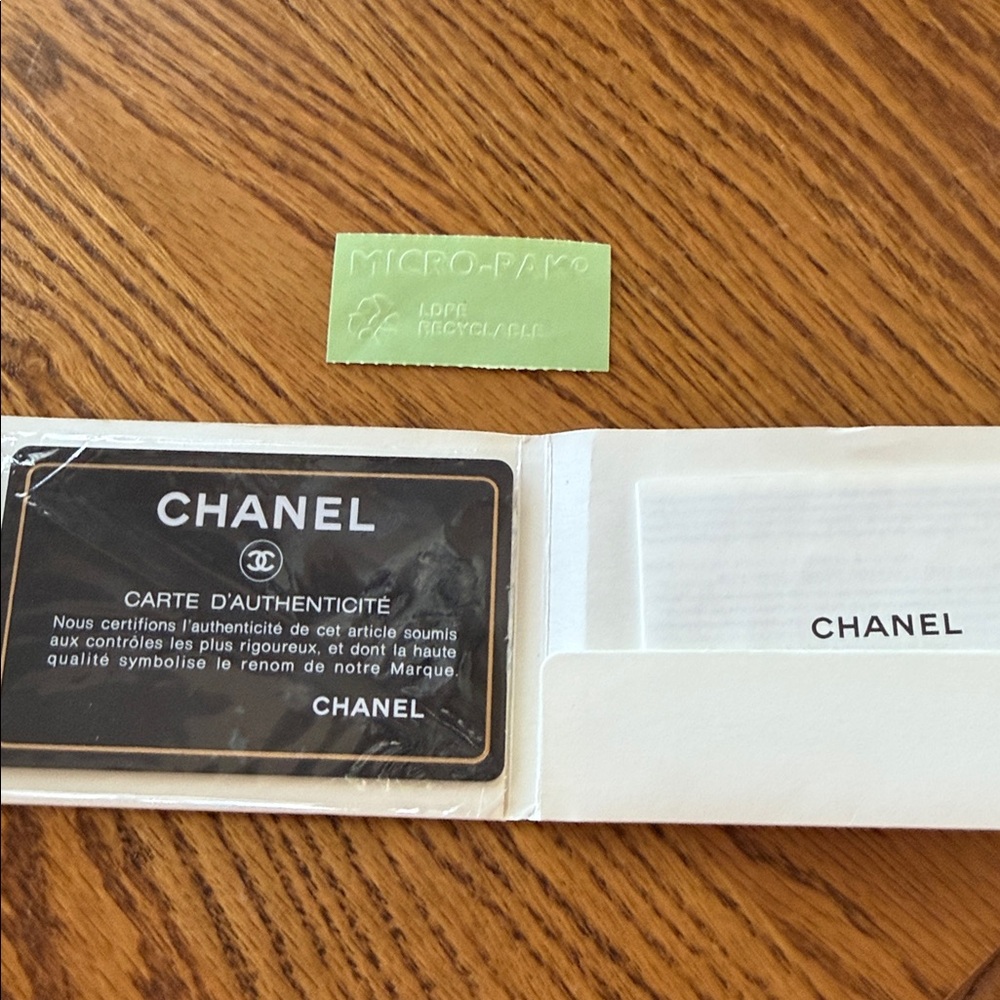NWOT Chanel Black Quilted Lambskin Crossbody Bag with Gold Chain. Never used. - Picture 5 of 10